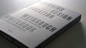 Cover des Weißbuchs "Designing Design Education", Herausgeber iF Foundation, Verlag avedition